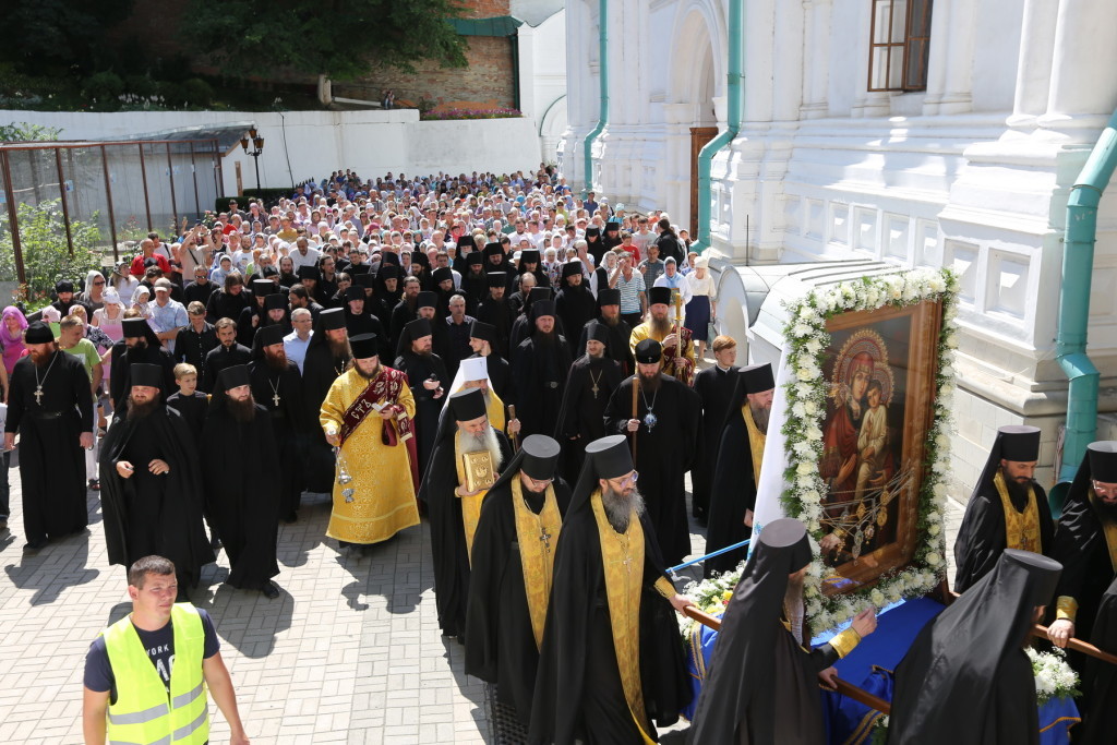 Начало Всеукраинского Крестного хода в в Свято-Успенской Святогорской Лавре