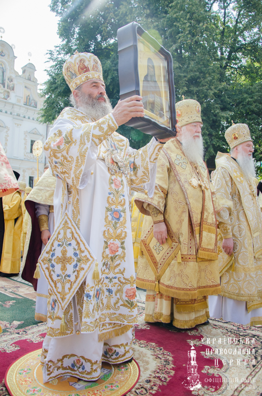 Блаженнейший Митрополит Онуфрий с иконой Святого Преподобного Иоанна Вышенского
