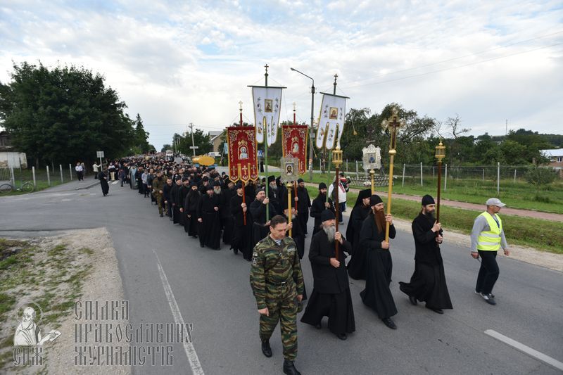 Всеукраинский Крестный ход, вышедший из Почаевской лавры