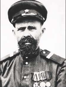 Кавалер Георгиевских крестов IV, III и II степеней, Кавалер ордена Красного Знамени Д.Н. Тяпин