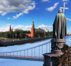 Московский Кремль с Владимирской горки в Киеве. (Фотоколлаж ЗР)