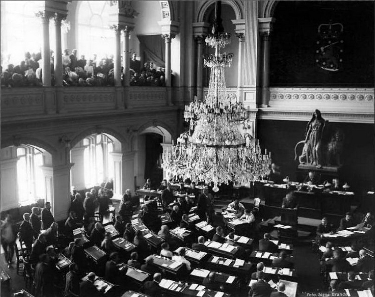 Заседание Эдускунты (Сейма Финляндии) после первых всеобщих выборов 1907 года