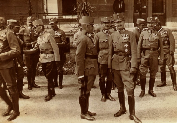 Император Карл I 17 августа 1917 г. Награждение офицеров.
