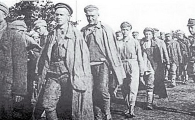 Колонна советских  военнопленных в  Польше. Начало  1920-х годов