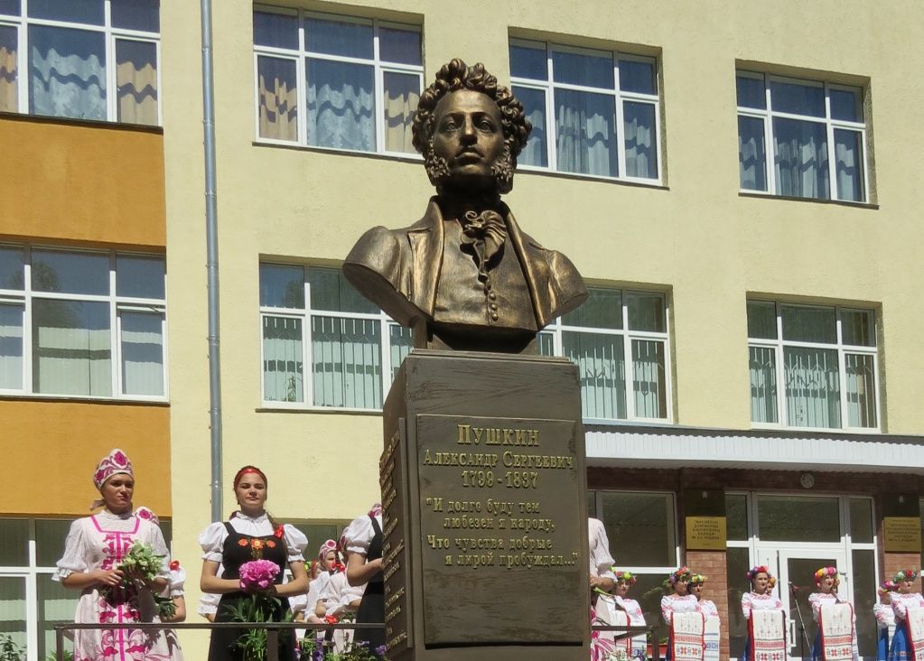 Открытие памятника А.С. Пушкину 06.06.2015 (фото из репортажа в газете «Беларусь сегодня»)