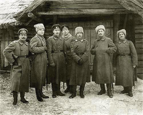 Офицеры 71-го Белевского пех. полка в 1916 г. Второй справа капитан Дмитрий Александрович Карпинский, в центре на заднем плане подпоручик Сергей Егоров