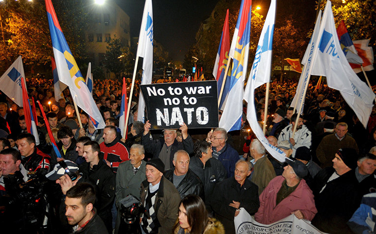 Массовые протесты в Черногории против вступления страны в НАТО в декабре 2015 года