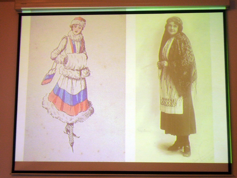 Образцы женской одежды времен Первой мировой с патриотическми триколорами