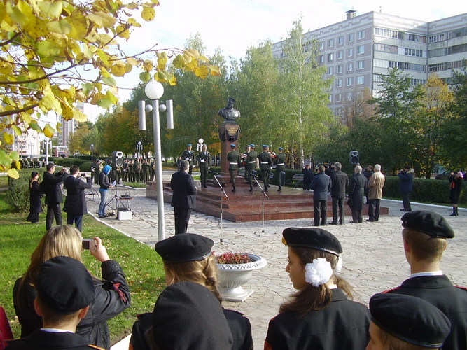 Возложени цветов к памятнику Скобелева в Рязани