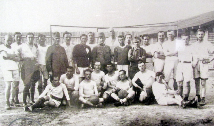 Русская футбольная команда в терезинском лагере для военнопленных времен 1й мировой войны.