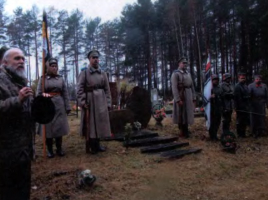 Братское захоронение на кладбище у д. Поповцы Вилейского района (Белоруссия). 9 ноября 2013 г. 