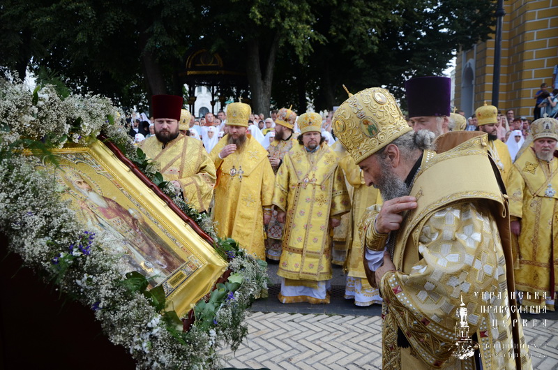 Блаженнейший Митрополит Онуфрий перед иконой святого равноапостольного князя Владимира