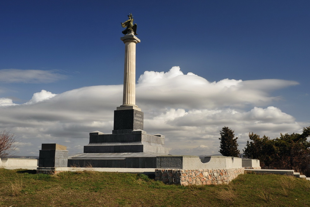 Памятник героям Крымской войны на месте сражению у Балаклавы 13 октября 1854 года