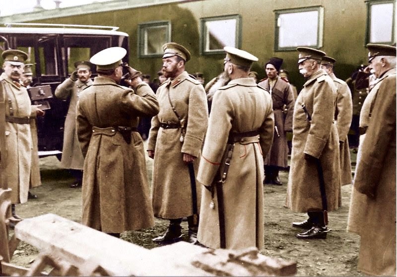 Государь Император Николай II приветсвует своих офицеров. 1915 г.