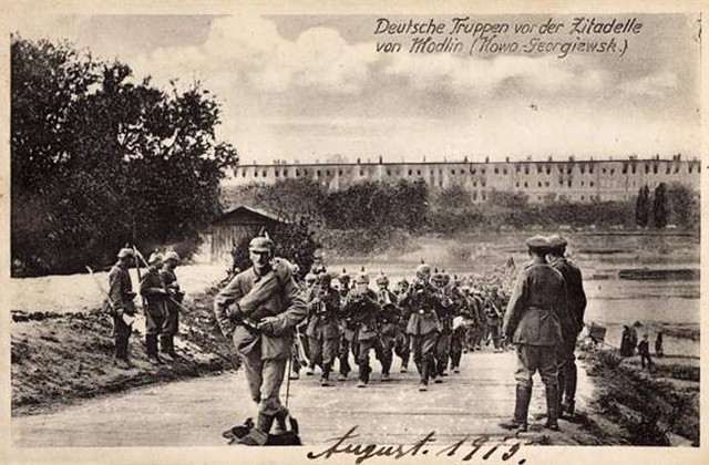 Германские войска в Новогеоргиевске (Модлин), август 1915 г.