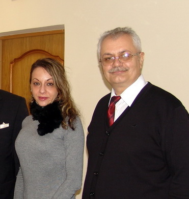 Доктор социологических наук Зоран Милошевич и магистр политологии Александры Мирович во время конференции в Минске 16 октября 2013 года