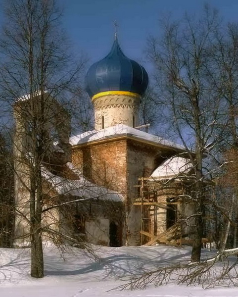 Храм, построенный в 1915-16 гг. над могилой Князя Олега в подмосковном имении Осташёво.