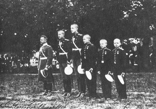 Князь Олег Константинович в кадетском мундире вместе с братьями.