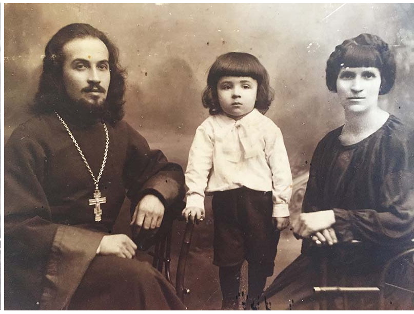 Священник   Александр Норанович с семьей. Город Миоры Витебской губернии 1916г.