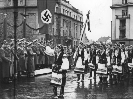 Парад вышиванок во Львове. 1941 г.