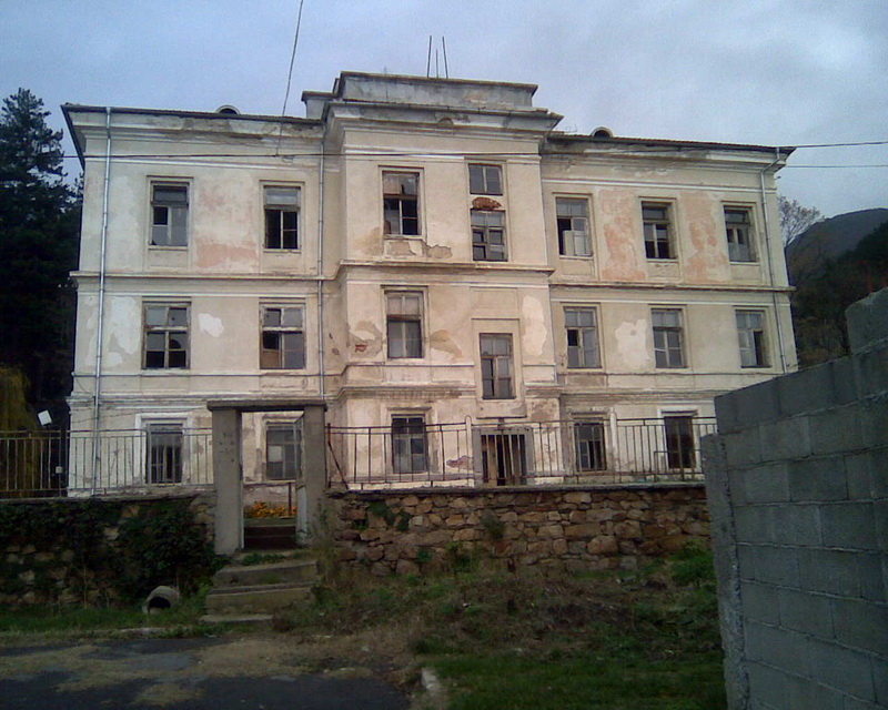 Здание бывшего приюта болгарских сирот, в 1927 г. переданное приюту русских ветеранов.