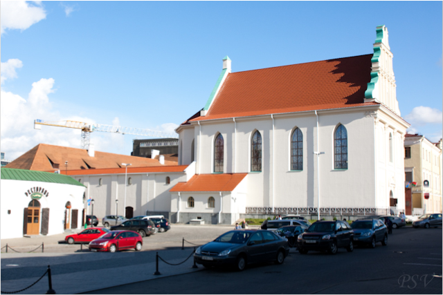 Современая площадь Свободы с униатской церковью на месте православного кафедрального собора