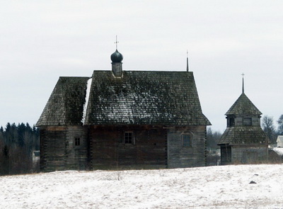 Униатская Церковь со звонницей. Музей белорусской деревянной архитектуры в Строчице.