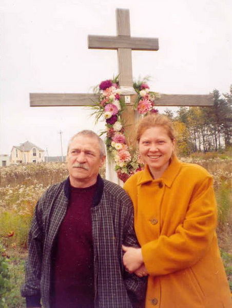 Н. Шипилов с женой Т.Дашкевич на месте закладки будущего Храма