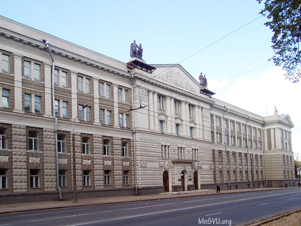 Минское Суворовское военное училище. Один из героев романа родился в этом здании, двое - служили, трое - учились