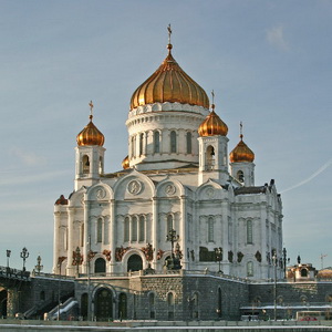 Храм Христа Спасителя в Москве. Воздвигнут в память о наполеоновском нашествии.