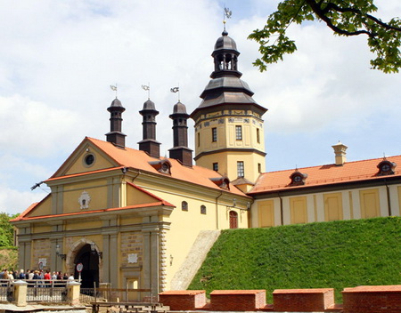 Отреставрированный замок Радзивилов в Несвиже - символ мифа о белорусской шляхте