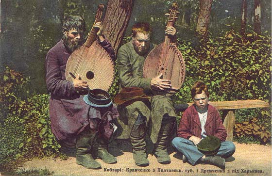Кобзари: Кравченко из Полтавской губернии и Древченко из-под Харькова. Фотография, сделанная в августе 1902