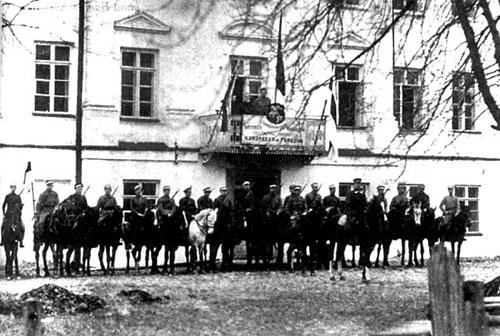 Формирование белорусских гусар в 19 «сабель», входившие в состав литовской армии. Гродно, 1919 г