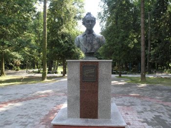 Парк им.А.В.Суворова. Был заложен на месте имения «Губерния», которое с 1795 г. принадлежало А.В.Суворову.
