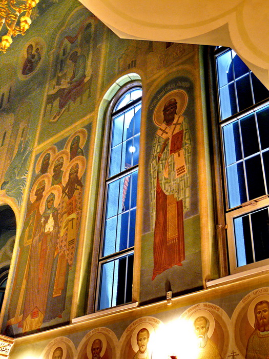 Фреска с изображением святых
